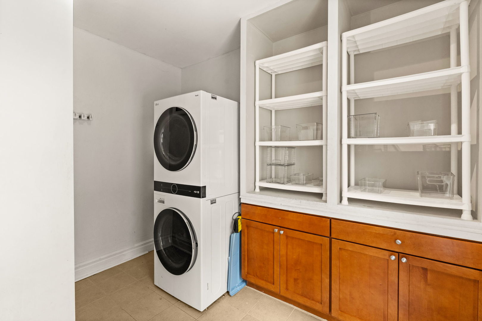 749 N Van Buren Street Property Photo 16