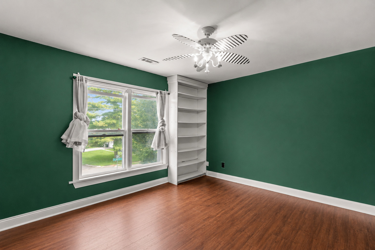 749 N Van Buren Street Property Photo 21