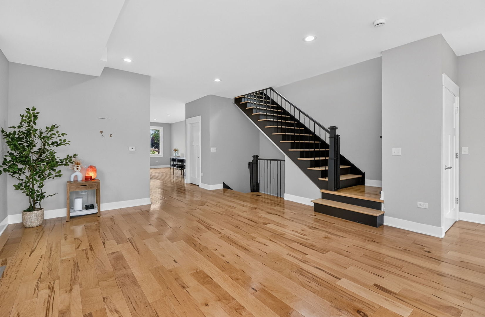 302 S 7th Avenue Property Photo 5