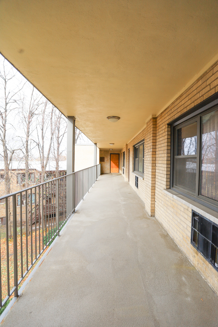 2550 W Catalpa Avenue C4 Property Photo 1
