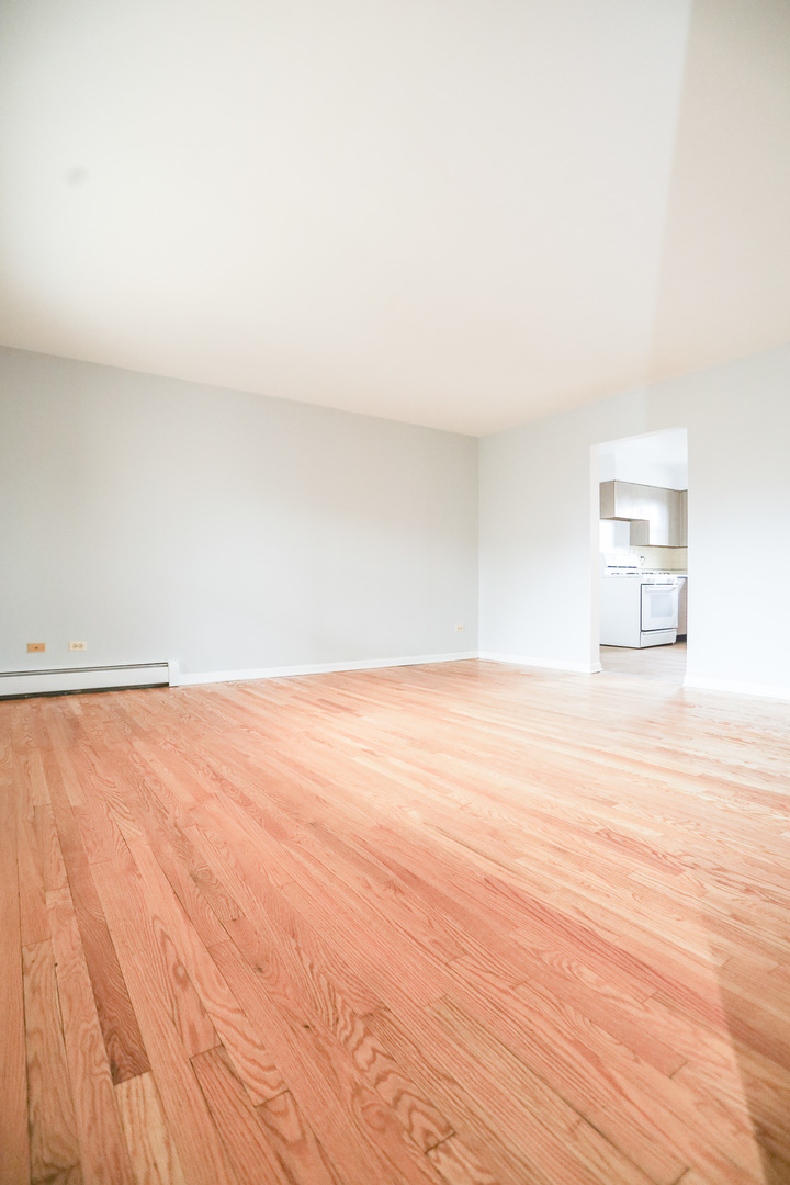 2550 W Catalpa Avenue C4 Property Photo 3