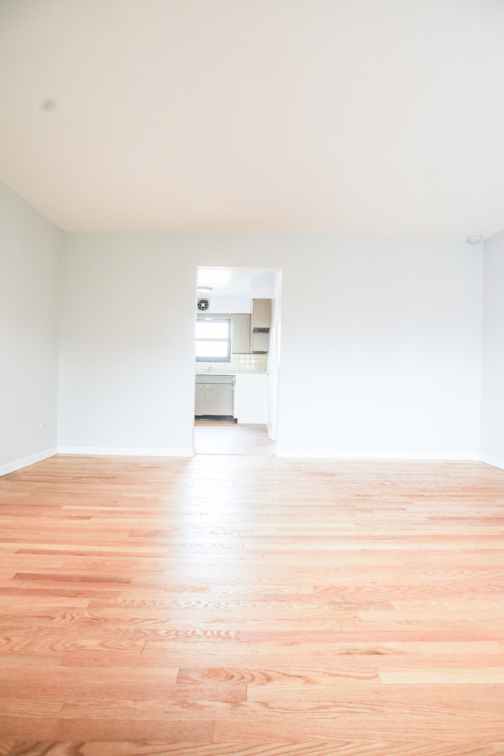 2550 W Catalpa Avenue C4 Property Photo 4