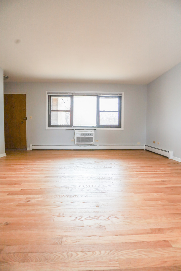 2550 W Catalpa Avenue C4 Property Photo 7