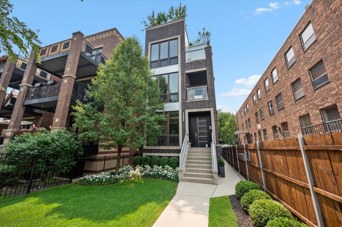 729 W Diversey Parkway 2 Property Photo 1