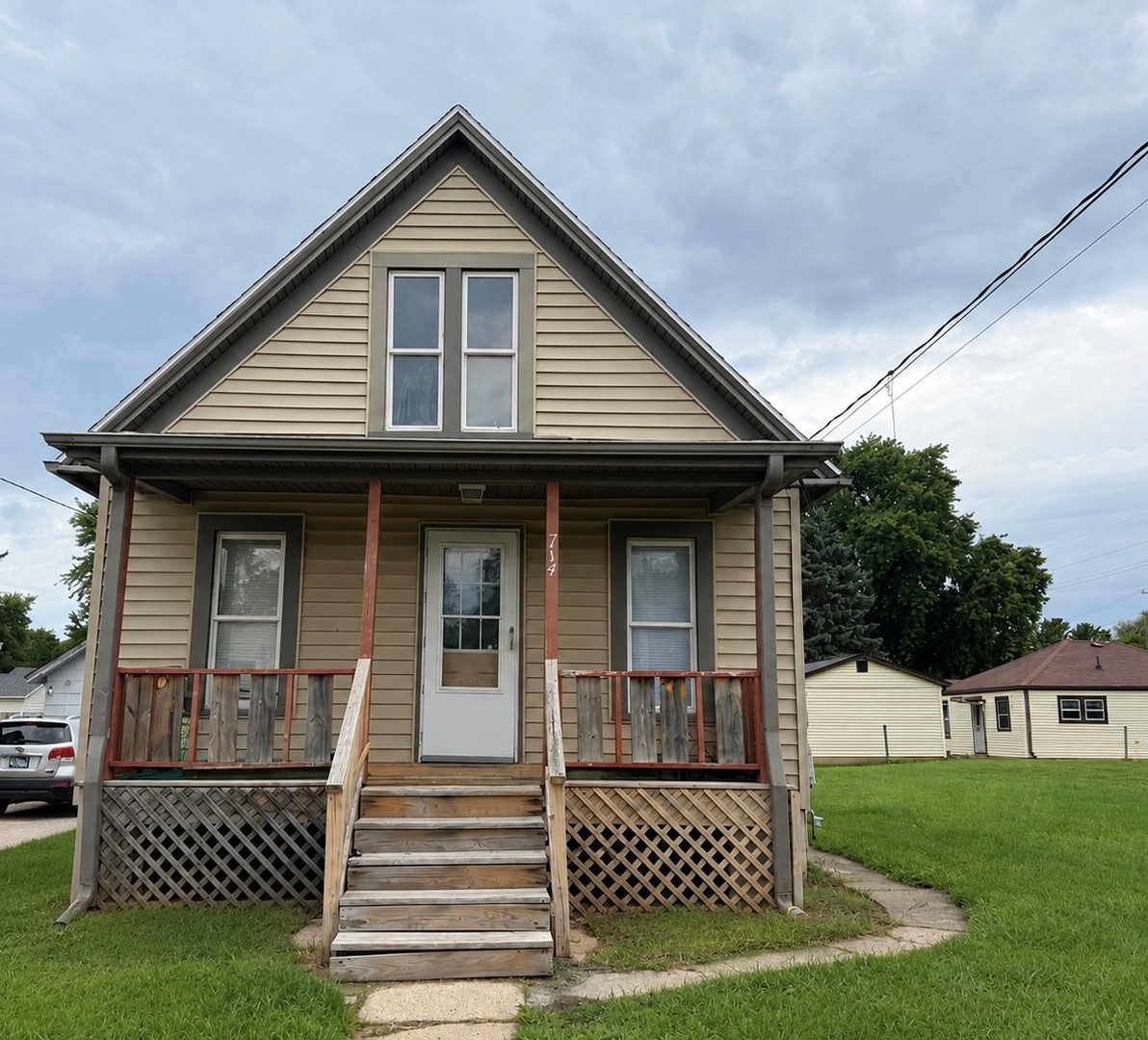 714 E 8th Street Property Photo 1
