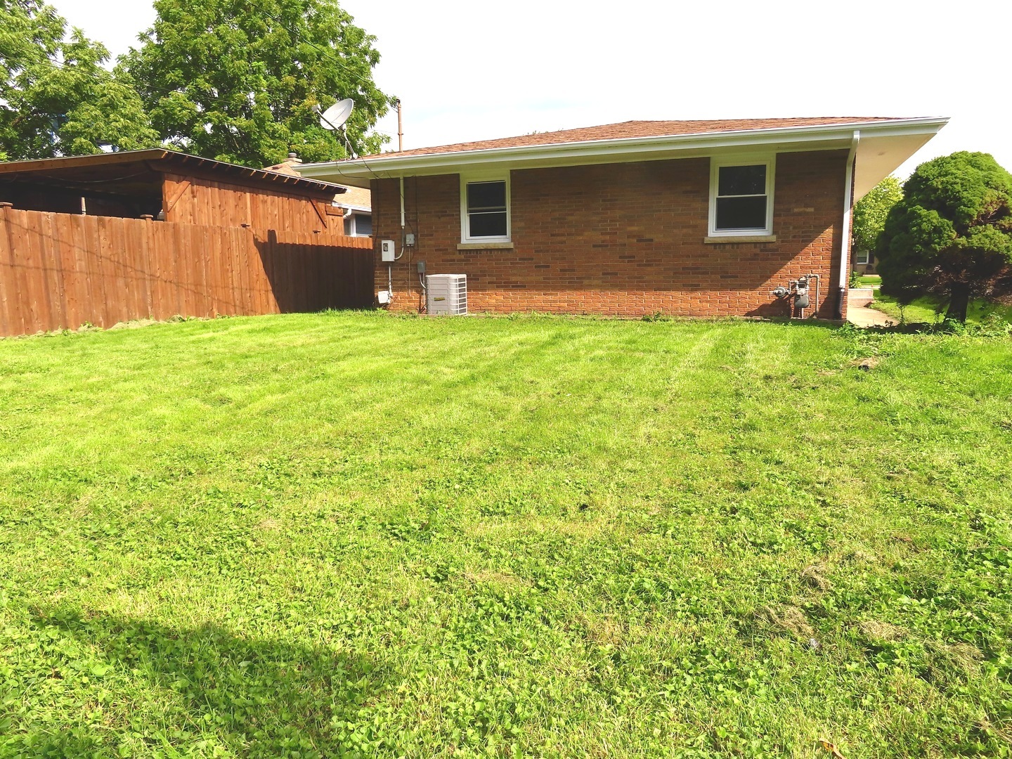 555 Elsie Avenue Property Photo 2
