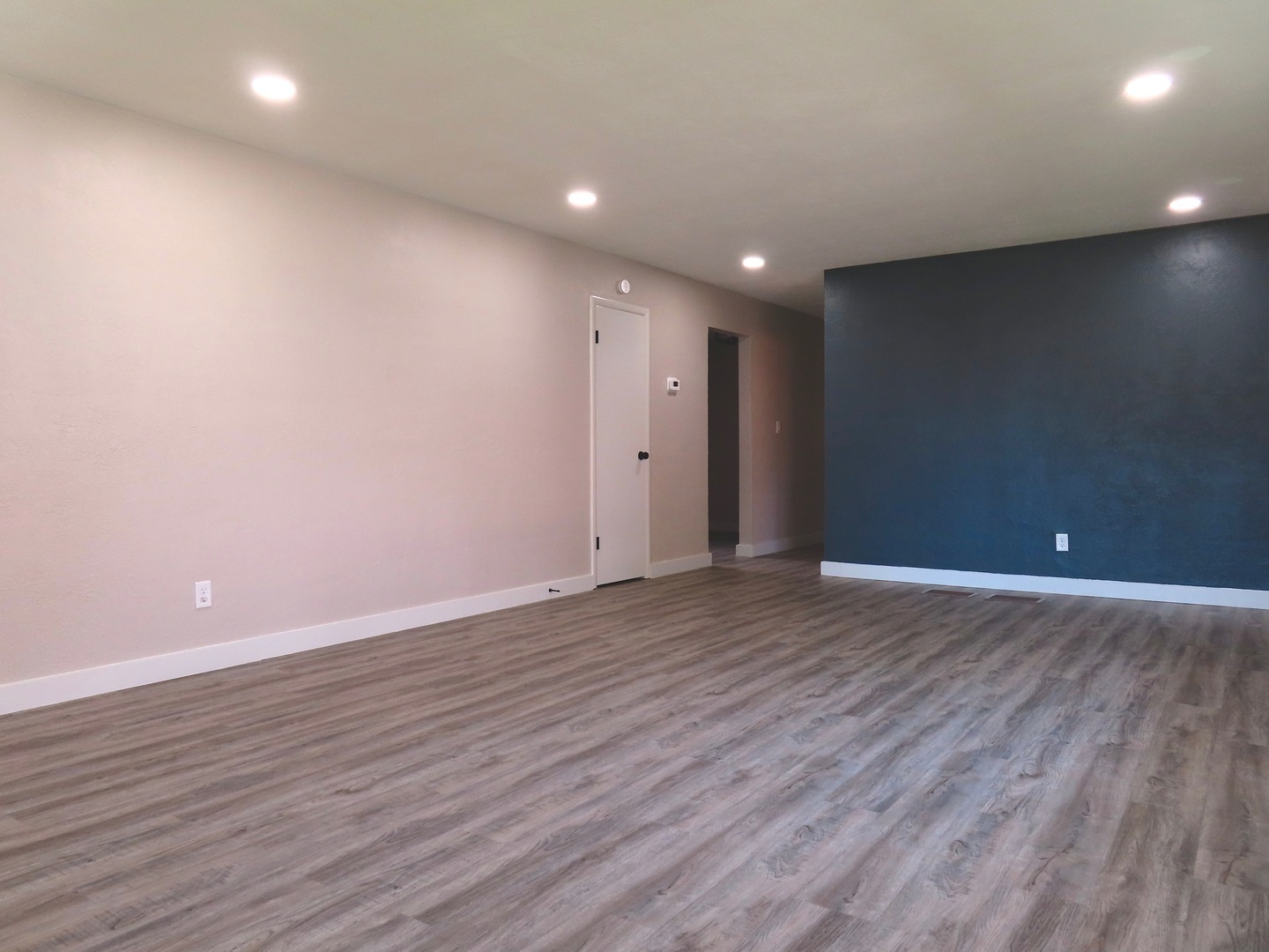 555 Elsie Avenue Property Photo 3