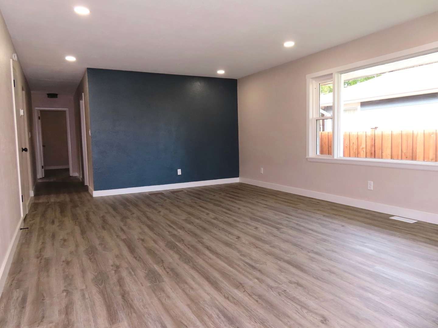 555 Elsie Avenue Property Photo 4