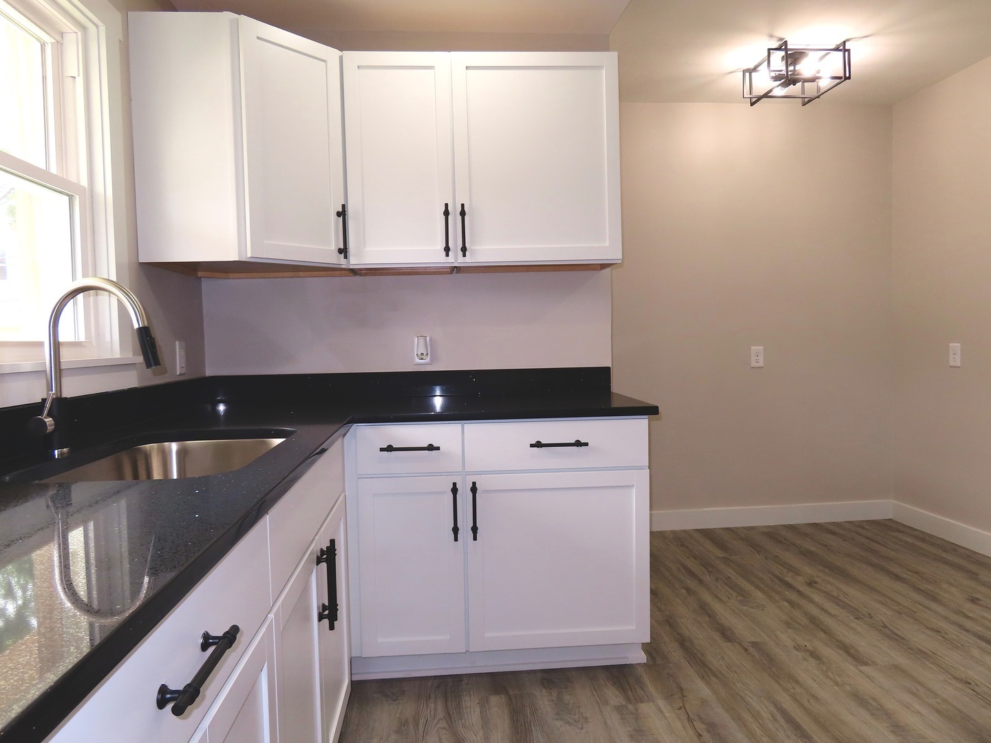 555 Elsie Avenue Property Photo 6