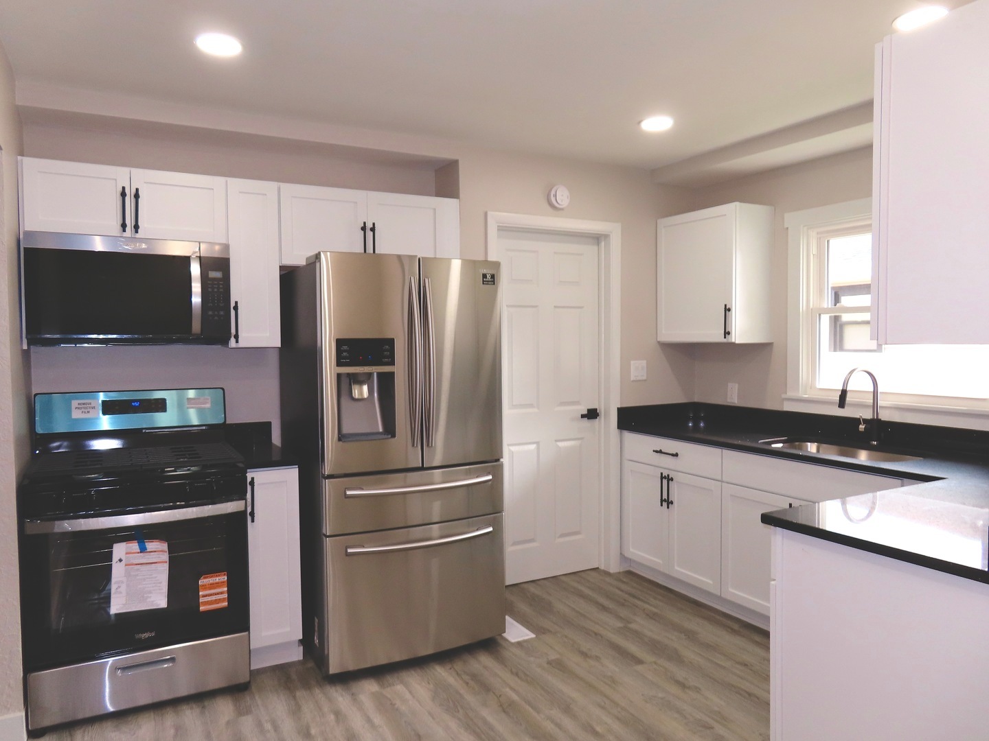 555 Elsie Avenue Property Photo 7
