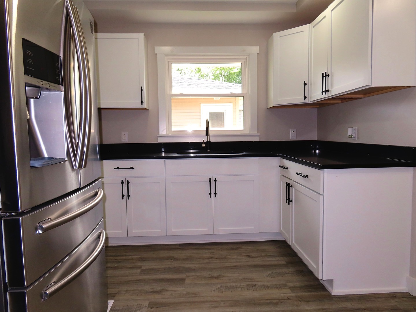 555 Elsie Avenue Property Photo 8