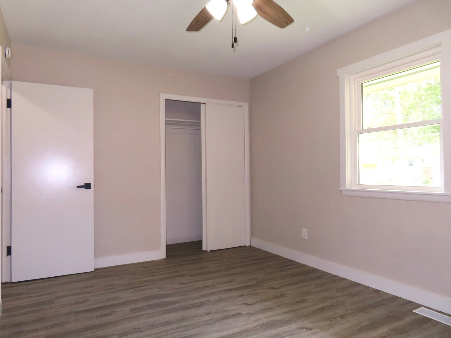555 Elsie Avenue Property Photo 9