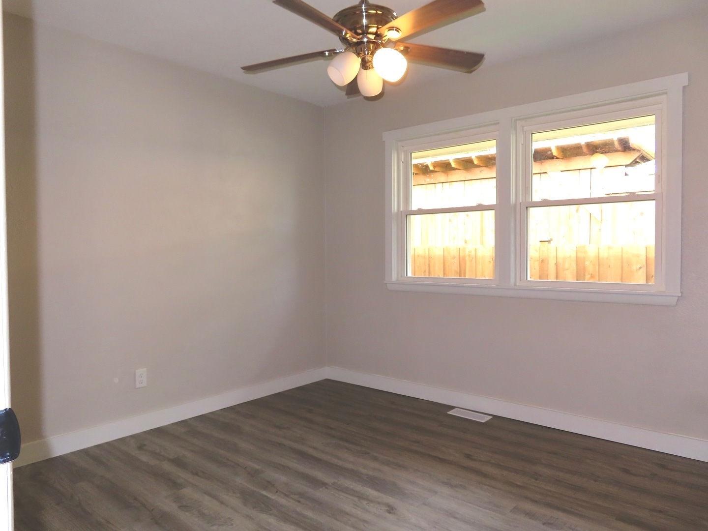 555 Elsie Avenue Property Photo 10