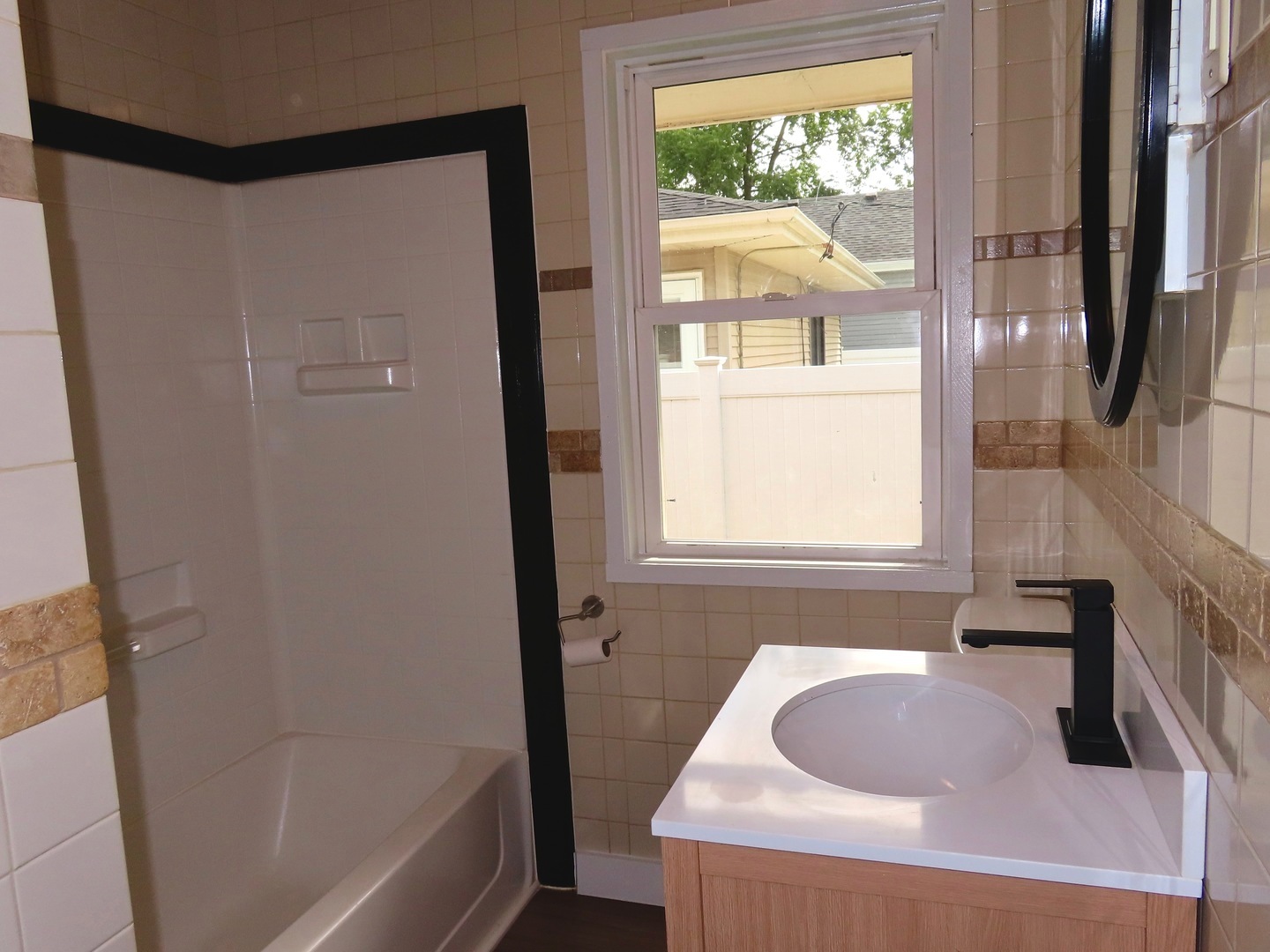 555 Elsie Avenue Property Photo 12