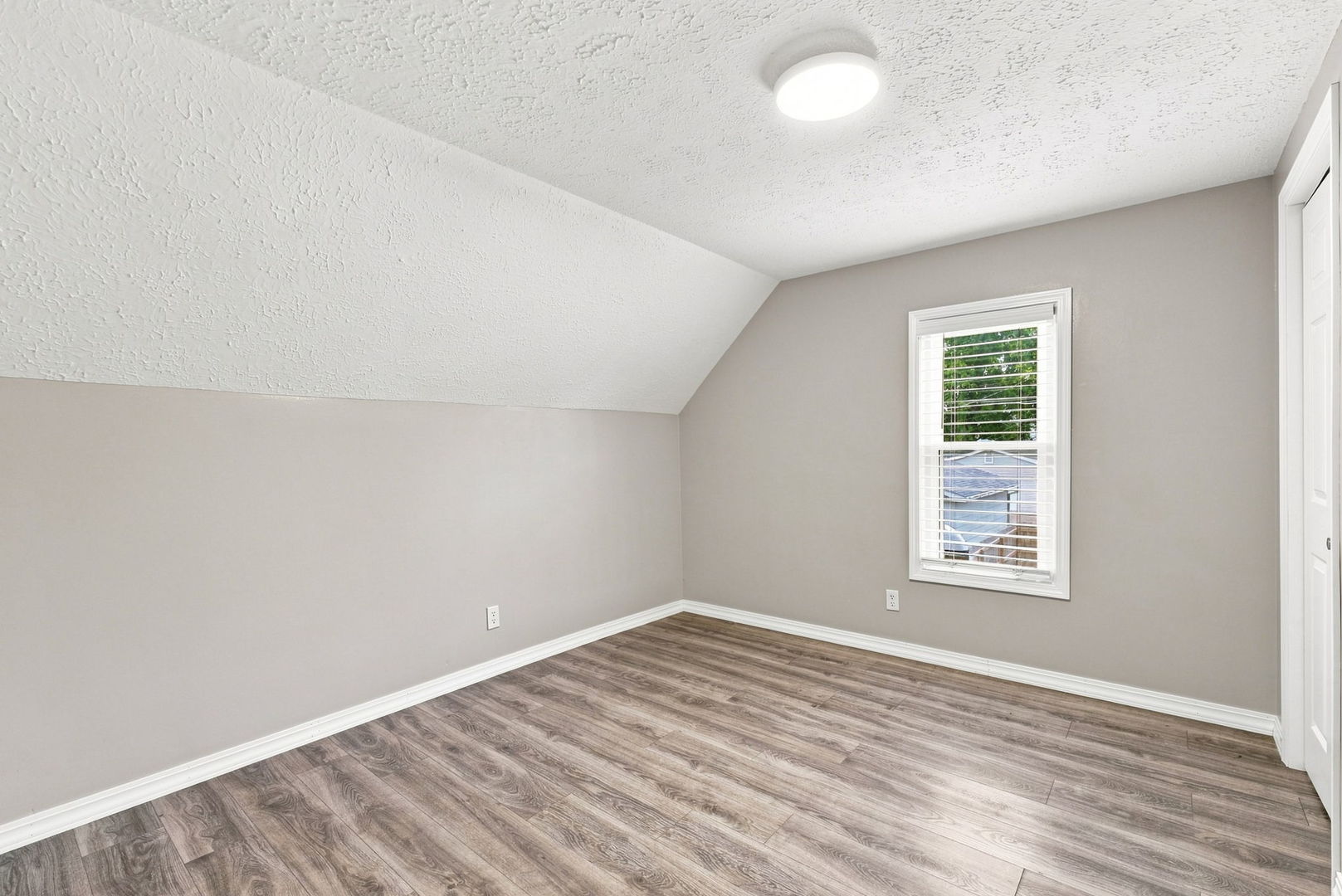 2335 33rd Street Property Photo 15