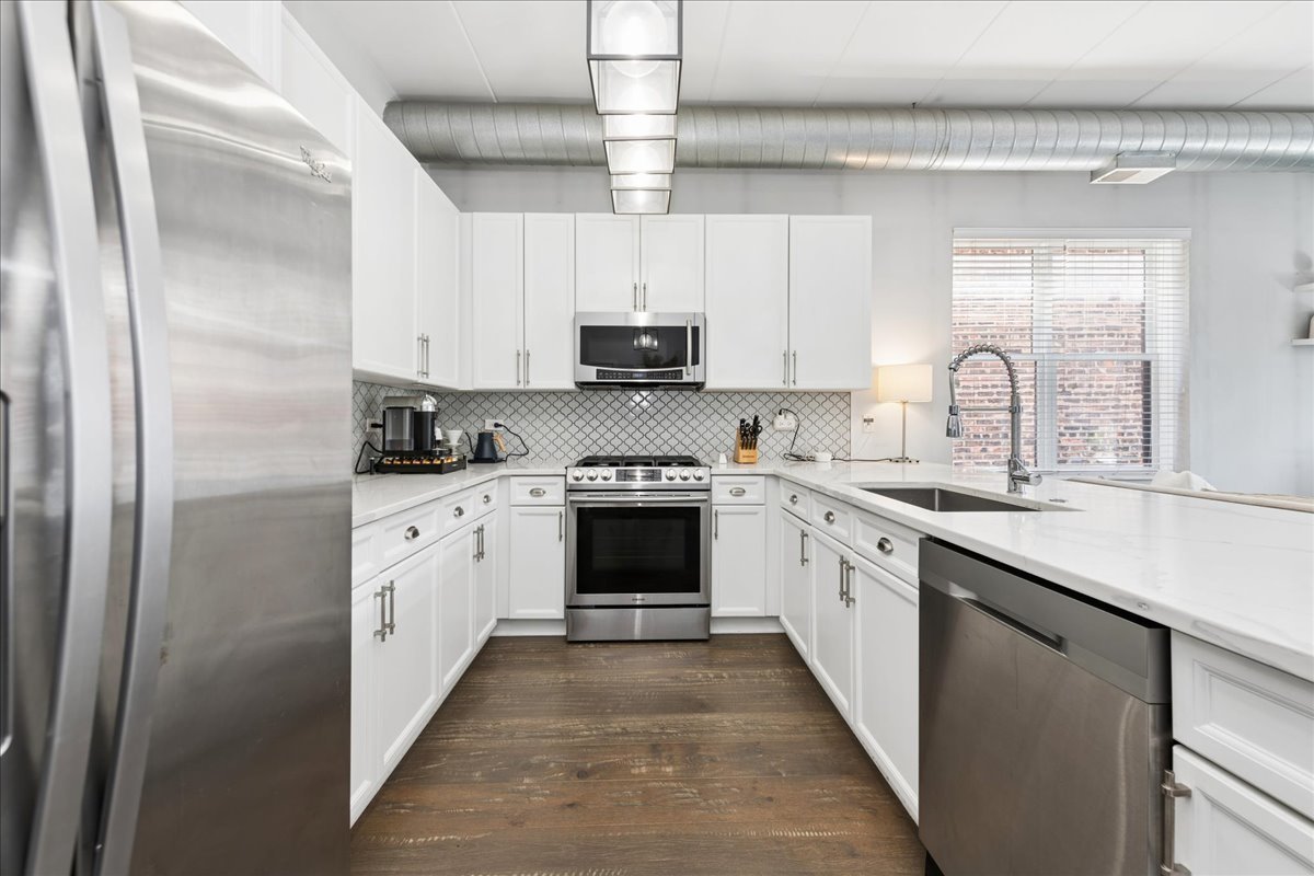 1155 W Madison Street 312 Property Photo 4