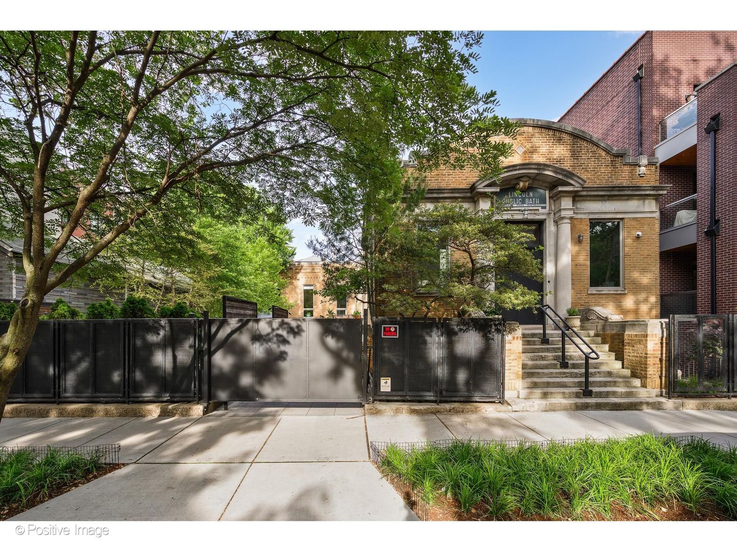 1019 N Wolcott Avenue Property Photo 3