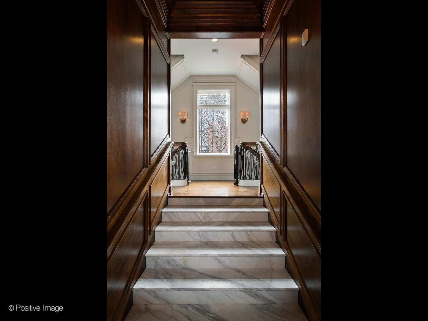 3026 N Lake Shore Drive Property Photo 3
