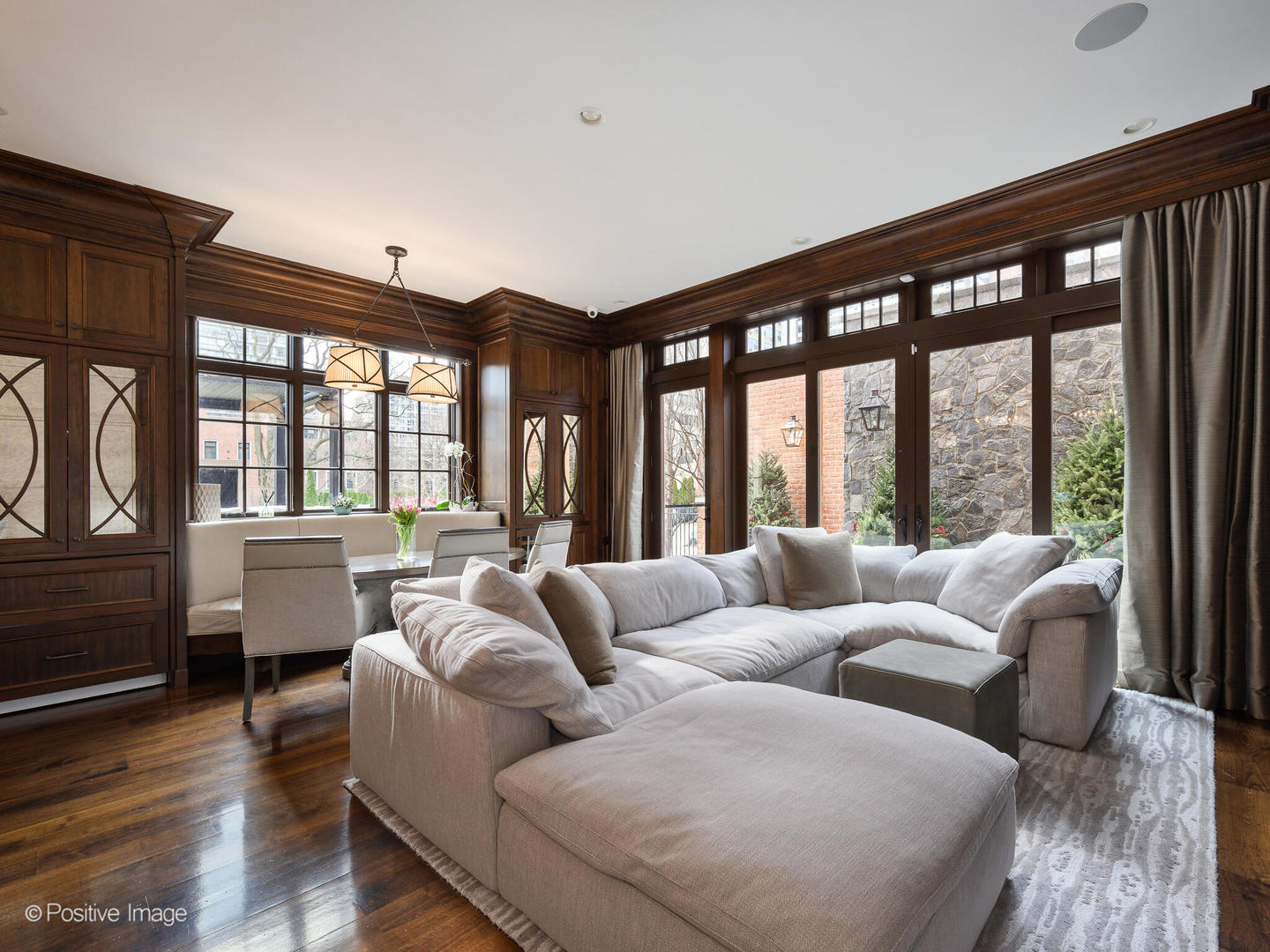 3026 N Lake Shore Drive Property Photo 12