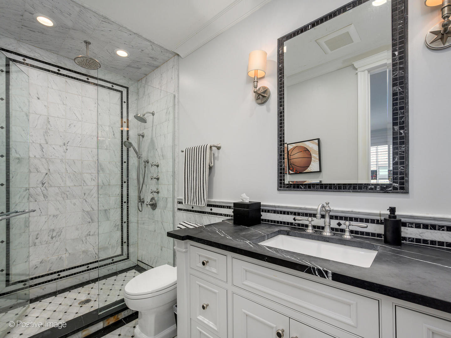 3026 N Lake Shore Drive Property Photo 27