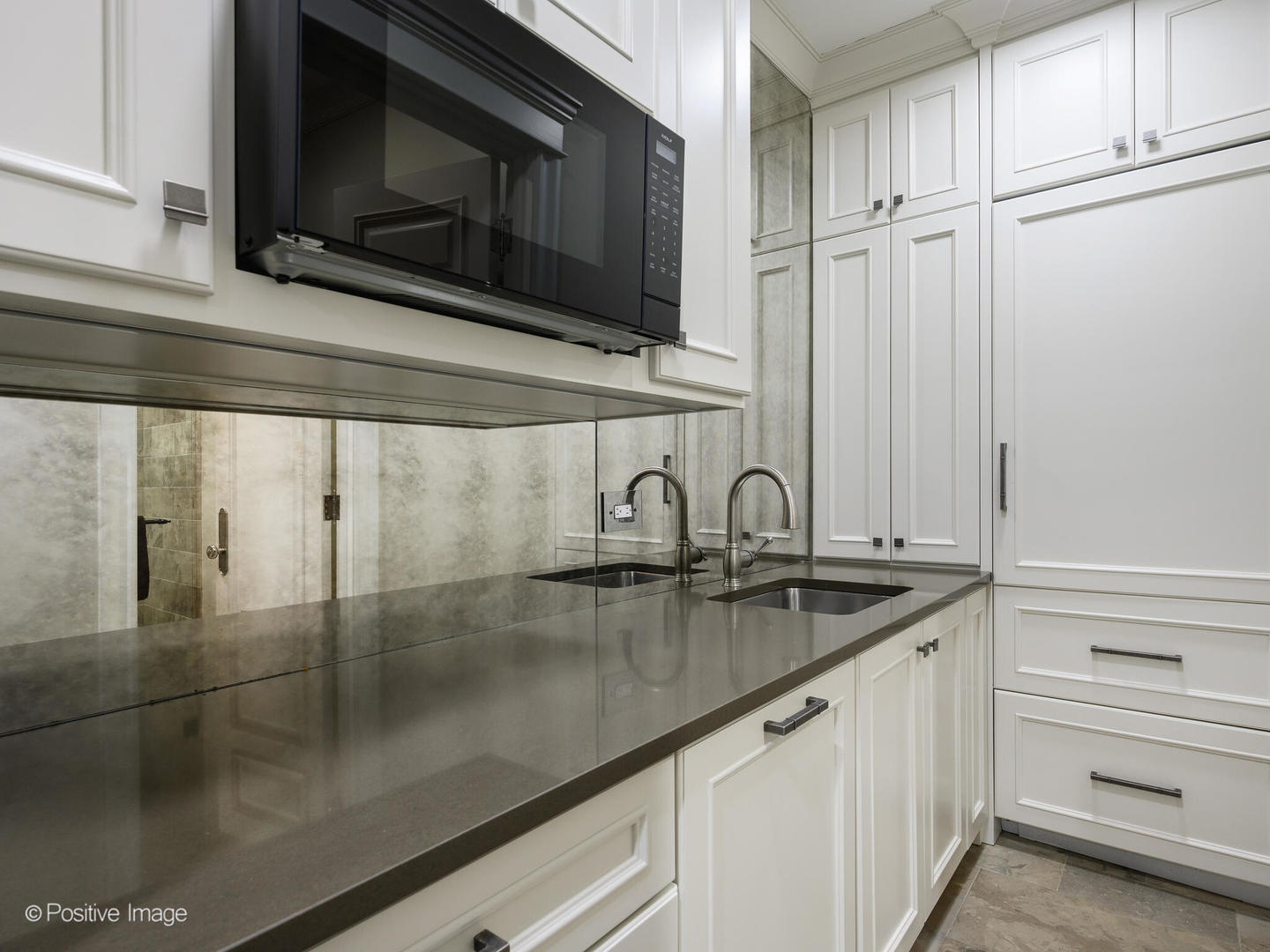 3026 N Lake Shore Drive Property Photo 43
