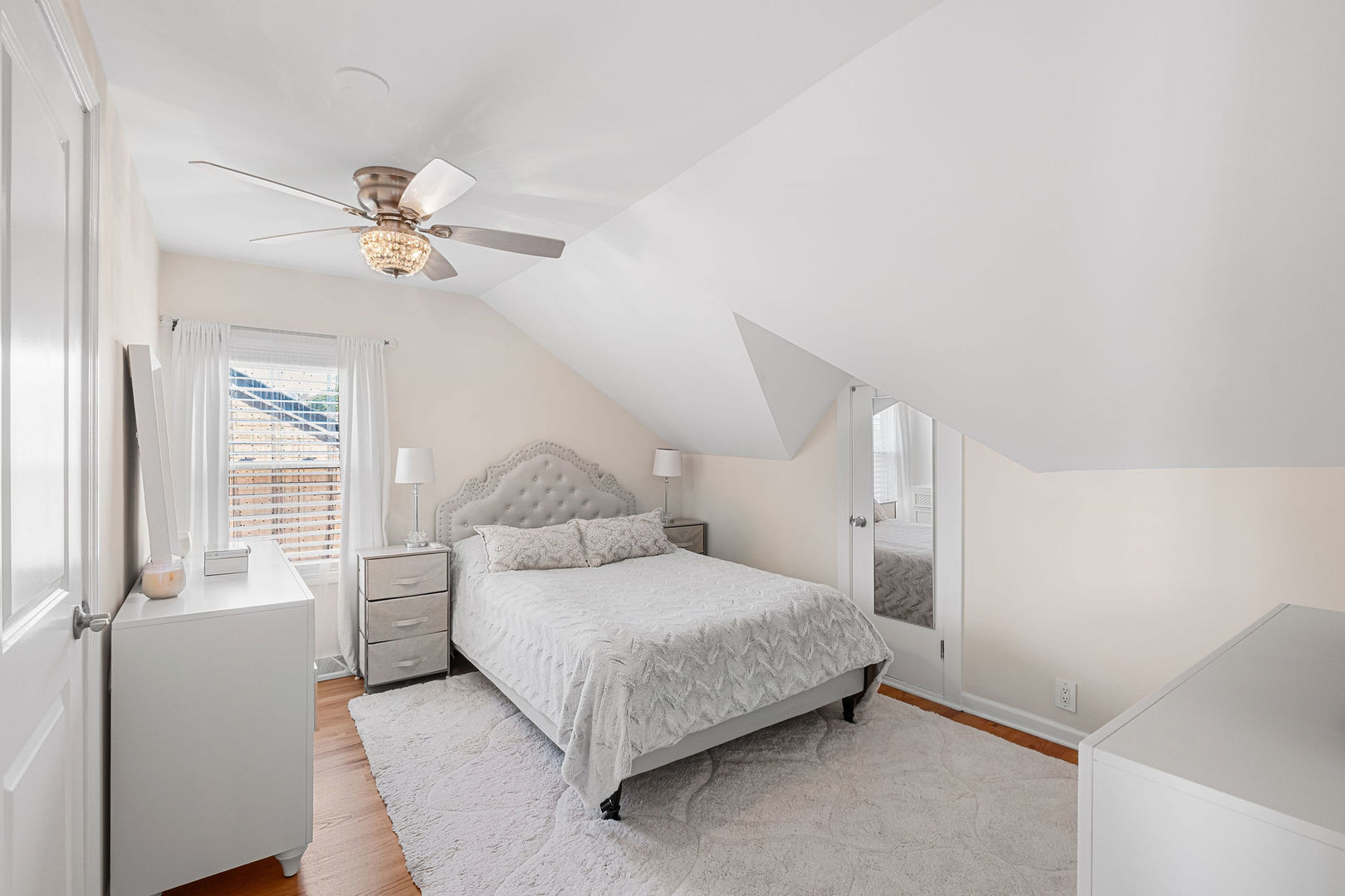 5126 N Mulligan Avenue Property Photo 17