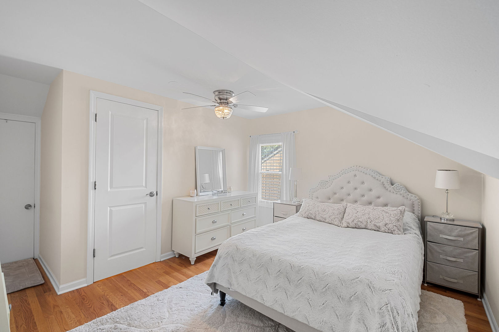 5126 N Mulligan Avenue Property Photo 18