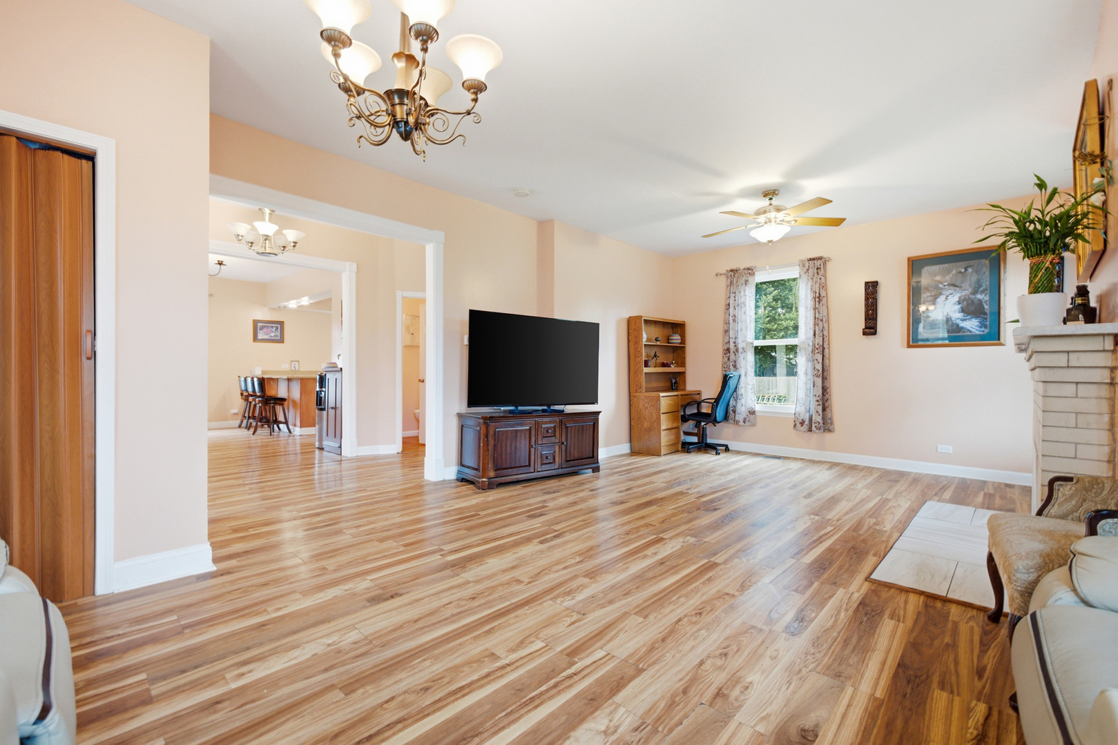 459 N Spring Street Property Photo 4