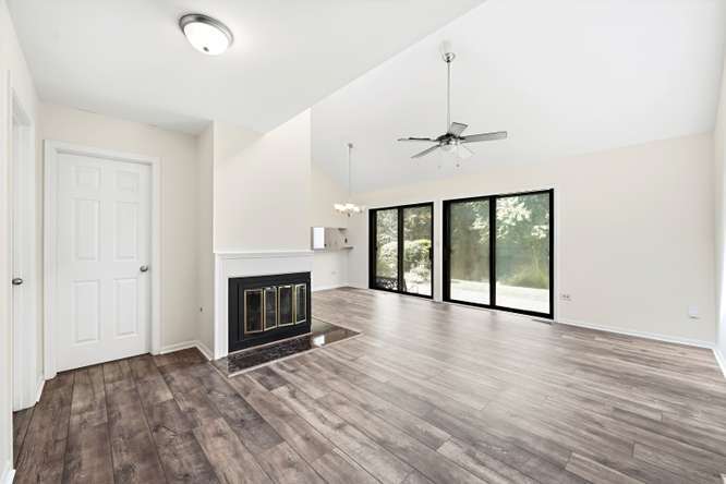 2850 Brighton Court Property Photo 3