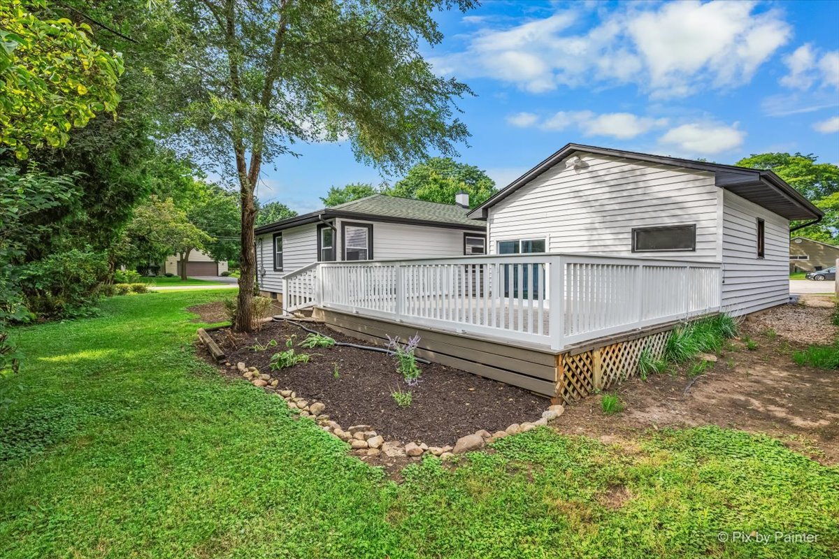 221 Sunset Terrace Property Photo 3