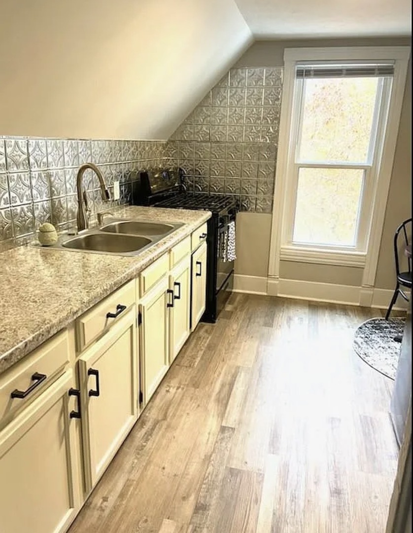 612 1/2 E Chestnut Street 2 Property Photo 8
