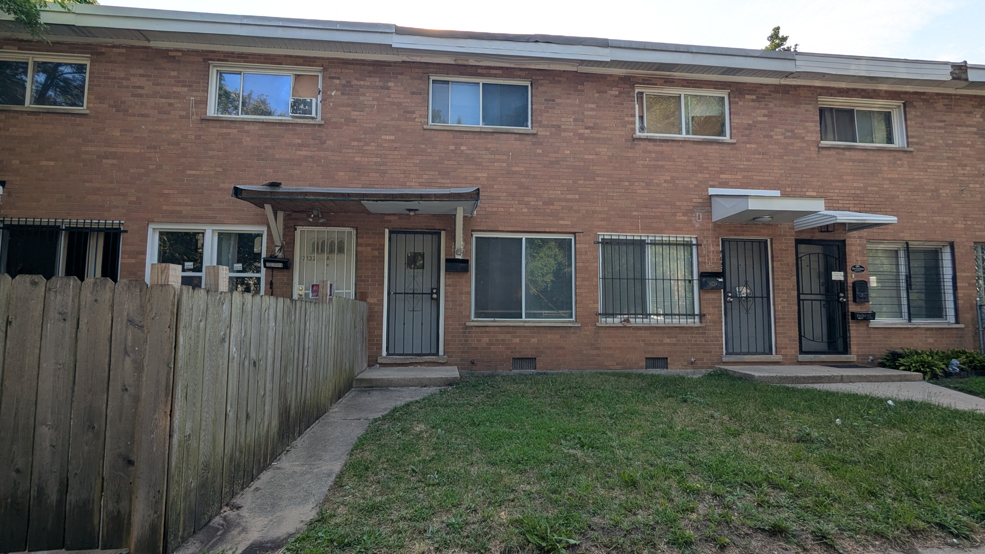 7122 S Parnell Avenue B Property Photo 1