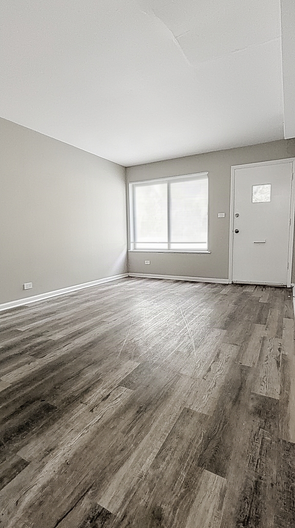 7122 S Parnell Avenue B Property Photo 3