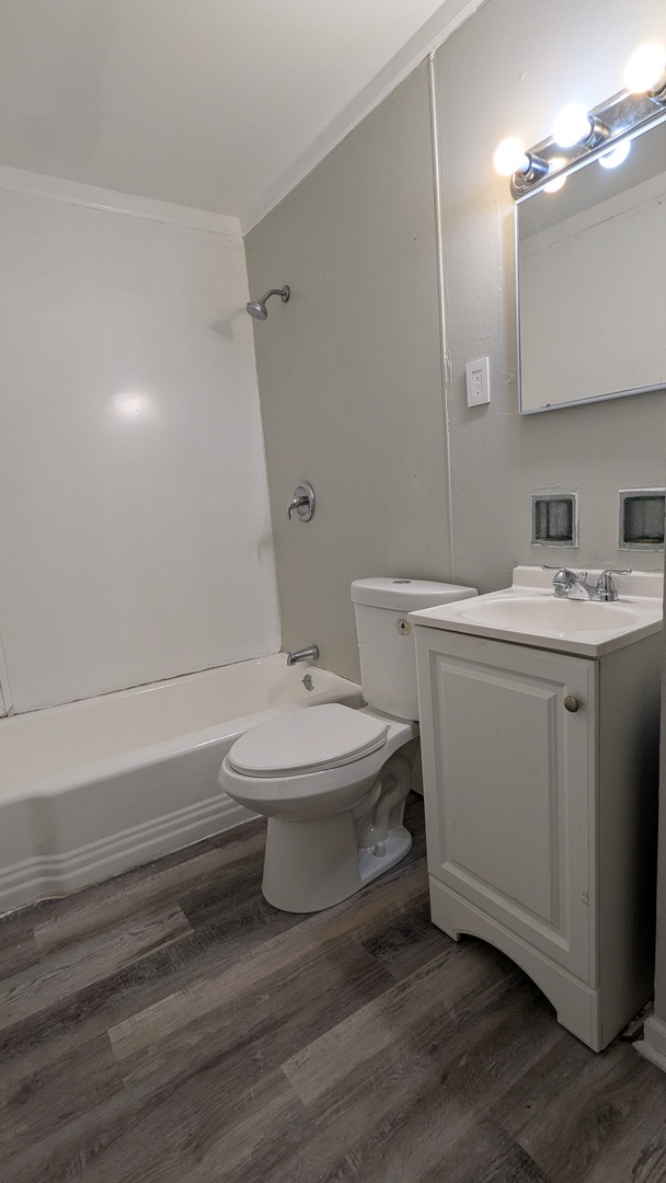 7122 S Parnell Avenue B Property Photo 8