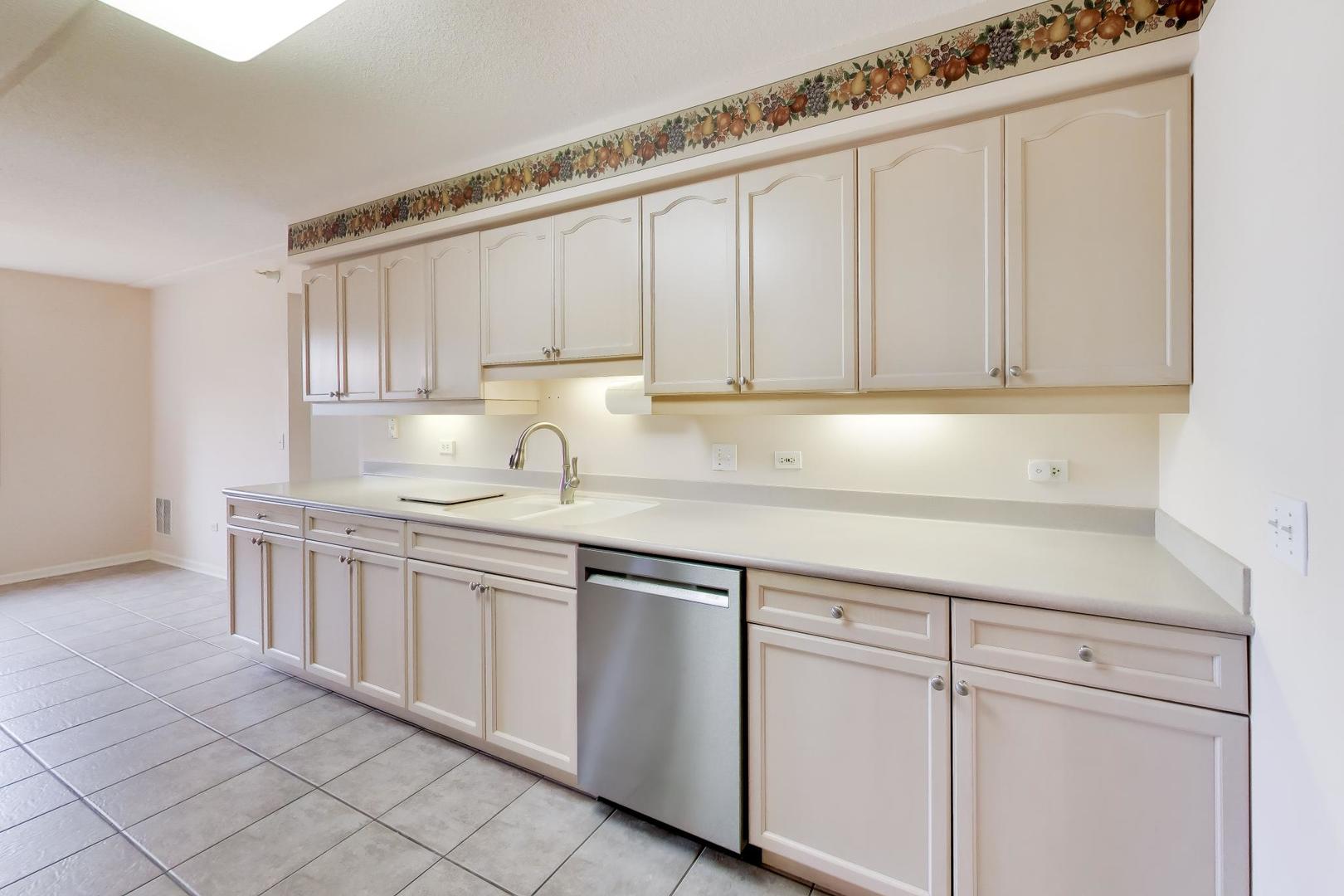 6801 N Milwaukee Avenue 410 Property Photo 14