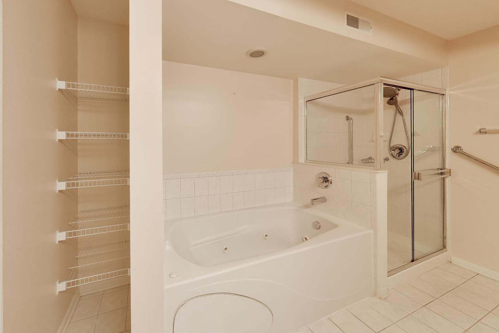 6801 N Milwaukee Avenue 410 Property Photo 23