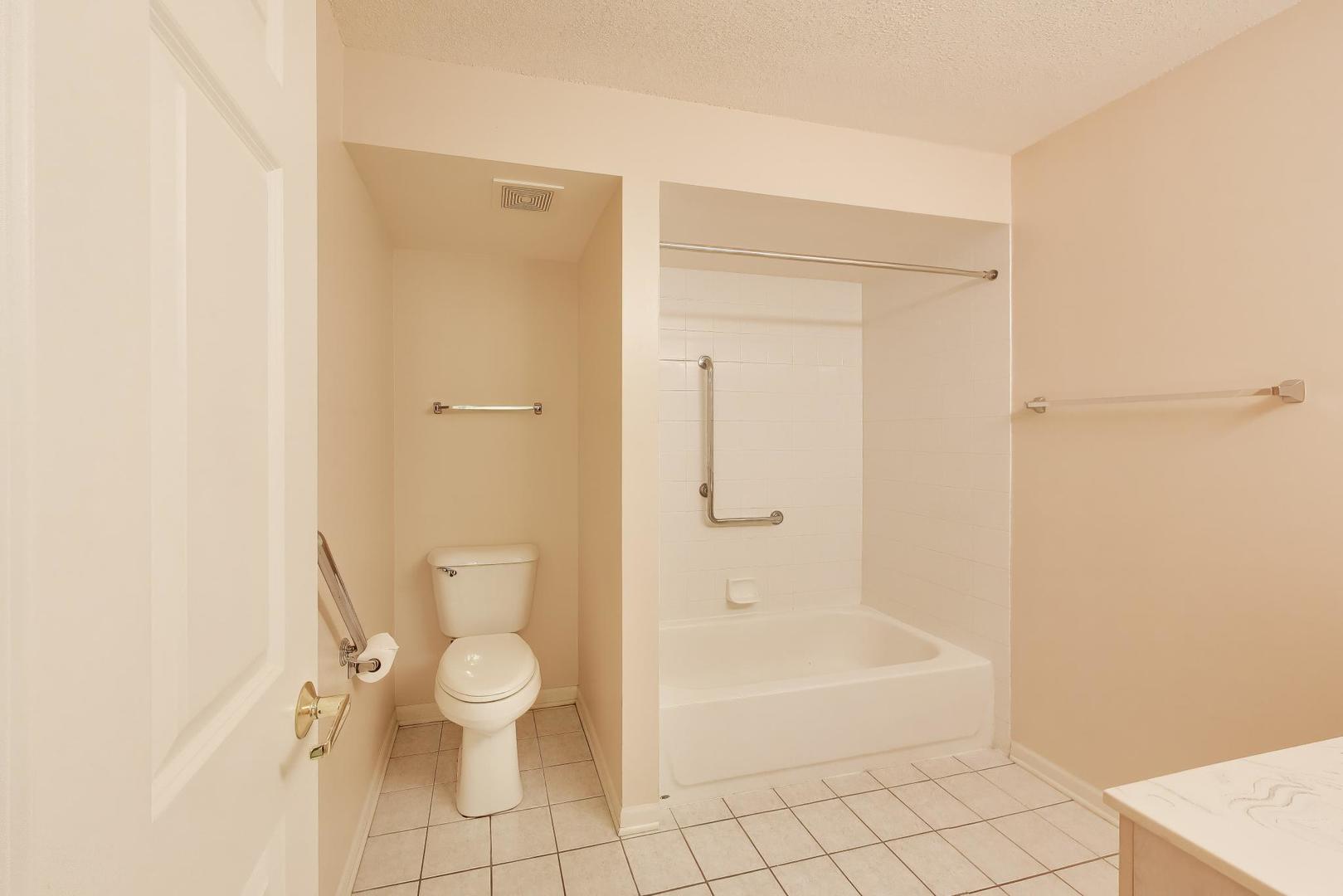 6801 N Milwaukee Avenue 410 Property Photo 31
