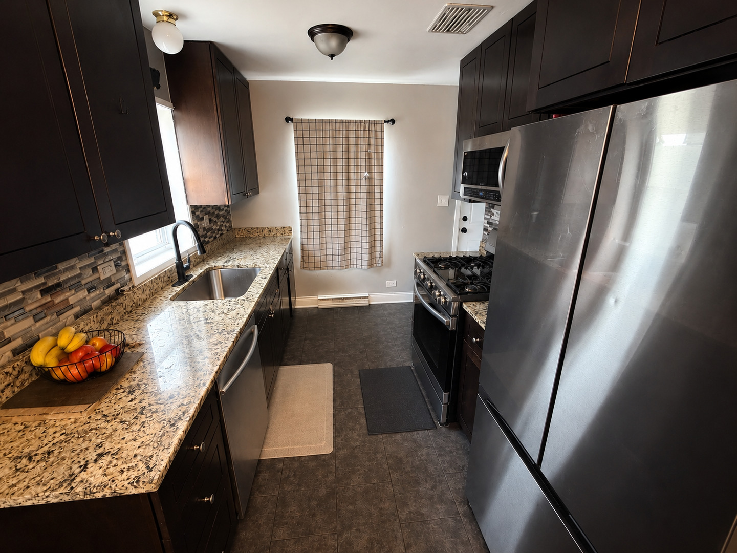2836 Lombard Avenue Property Photo 6