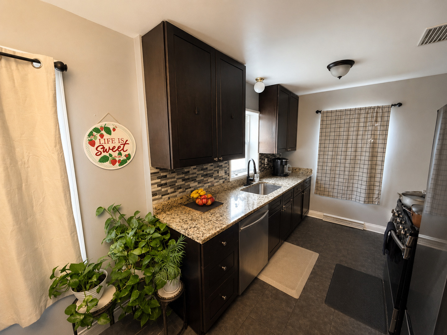 2836 Lombard Avenue Property Photo 7