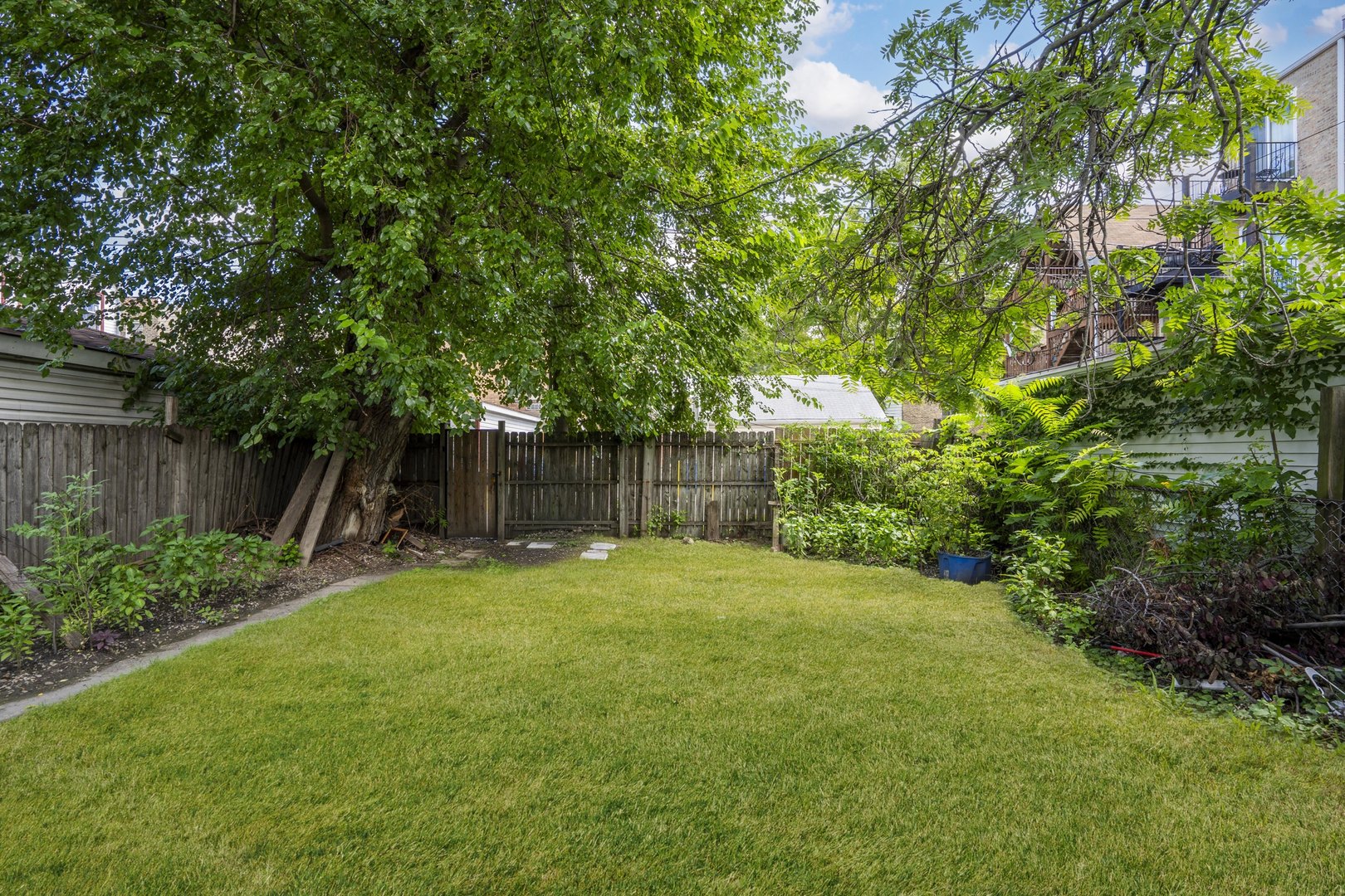 2747 N Saint Louis Avenue Property Photo 4