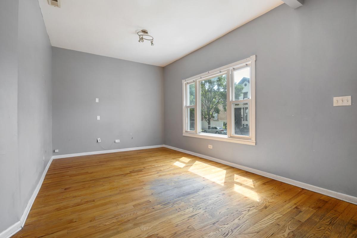 3450 W Walnut Street Property Photo 4