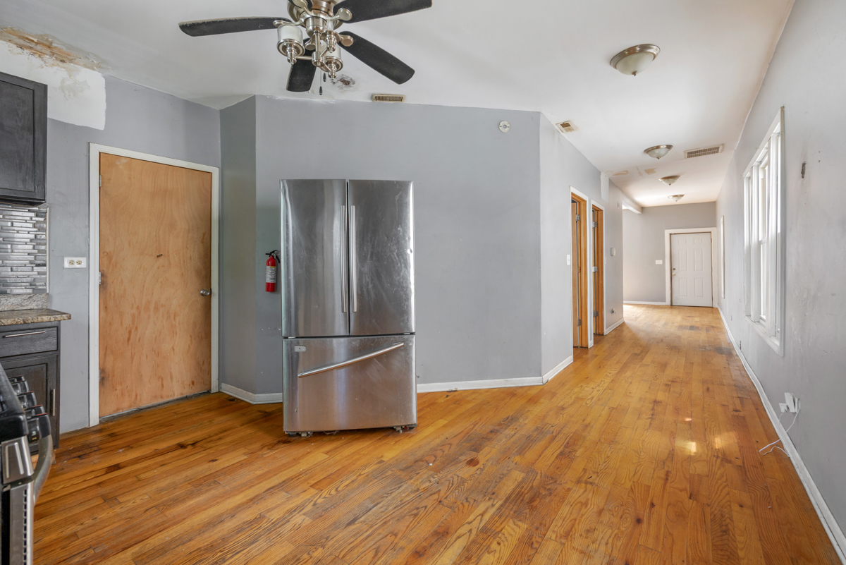 3450 W Walnut Street Property Photo 6