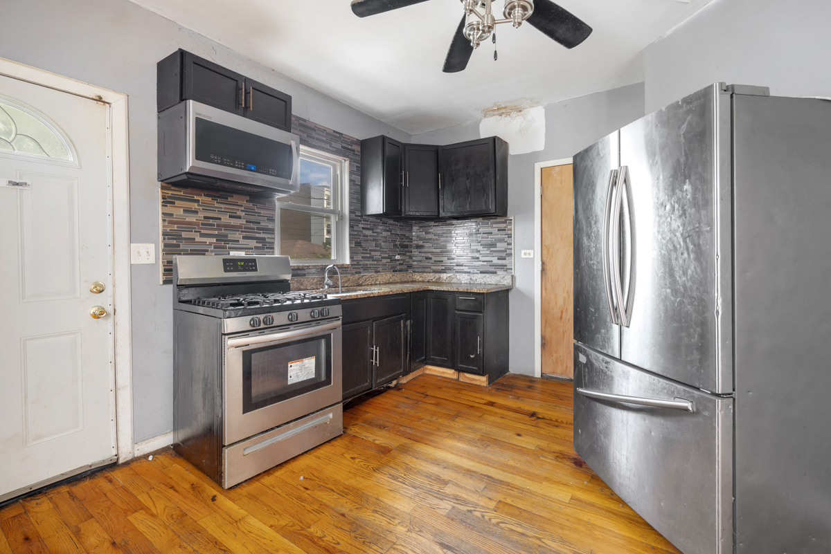 3450 W Walnut Street Property Photo 8