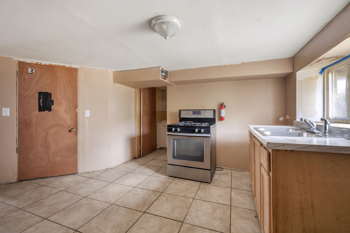 3450 W Walnut Street Property Photo 15