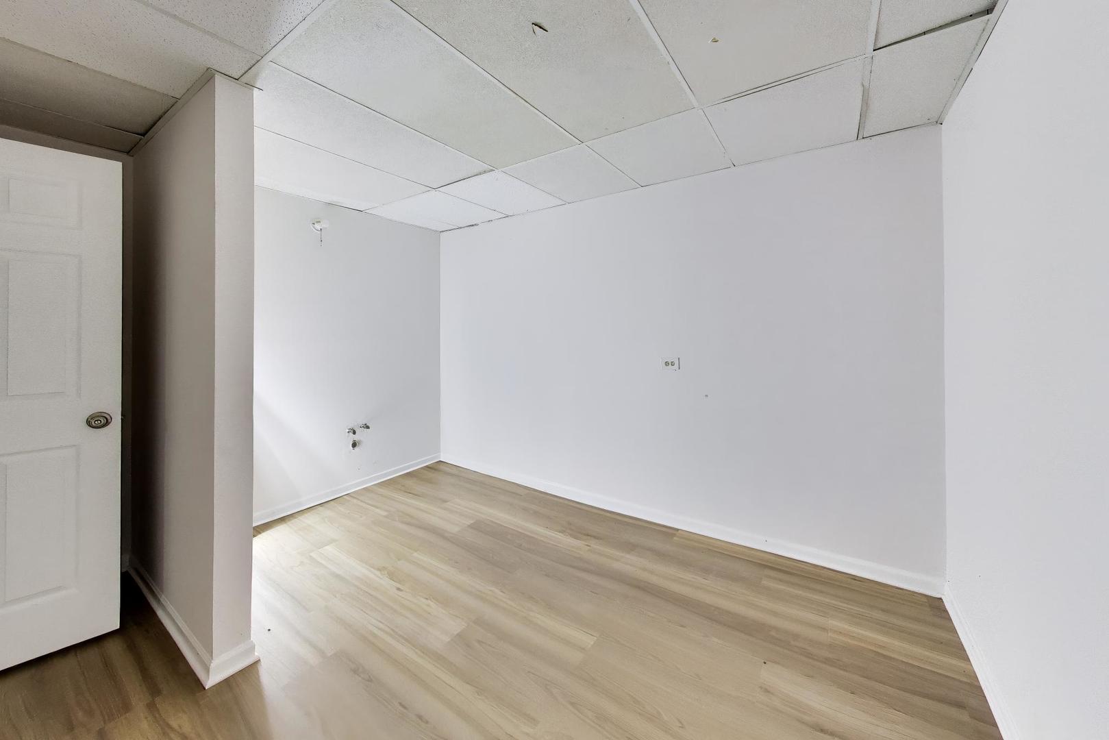 12737490 Property Photo 37