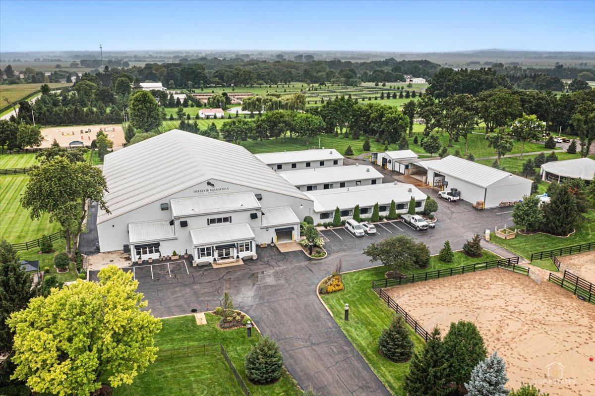 2s976 Deerpath Road Property Photo 1