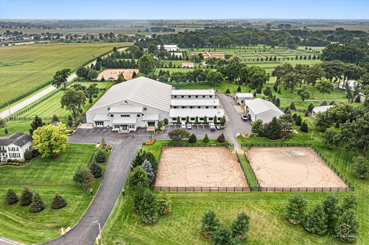 2s976 Deerpath Road Property Photo 4