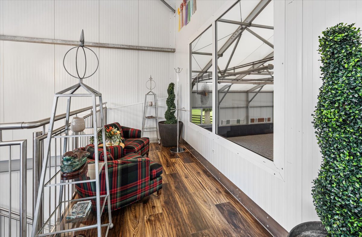 2s976 Deerpath Road Property Photo 16