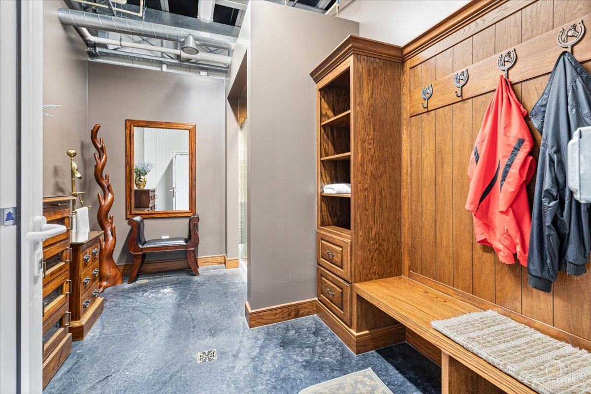 2s976 Deerpath Road Property Photo 18
