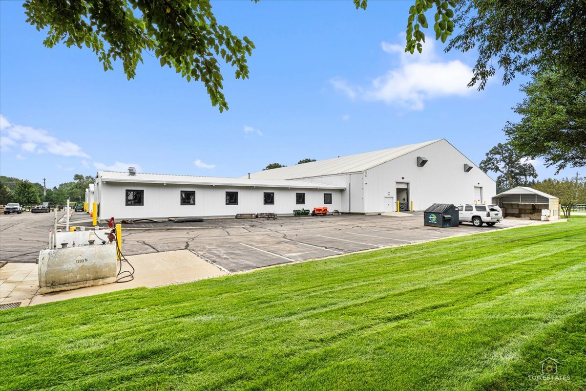 2s976 Deerpath Road Property Photo 38